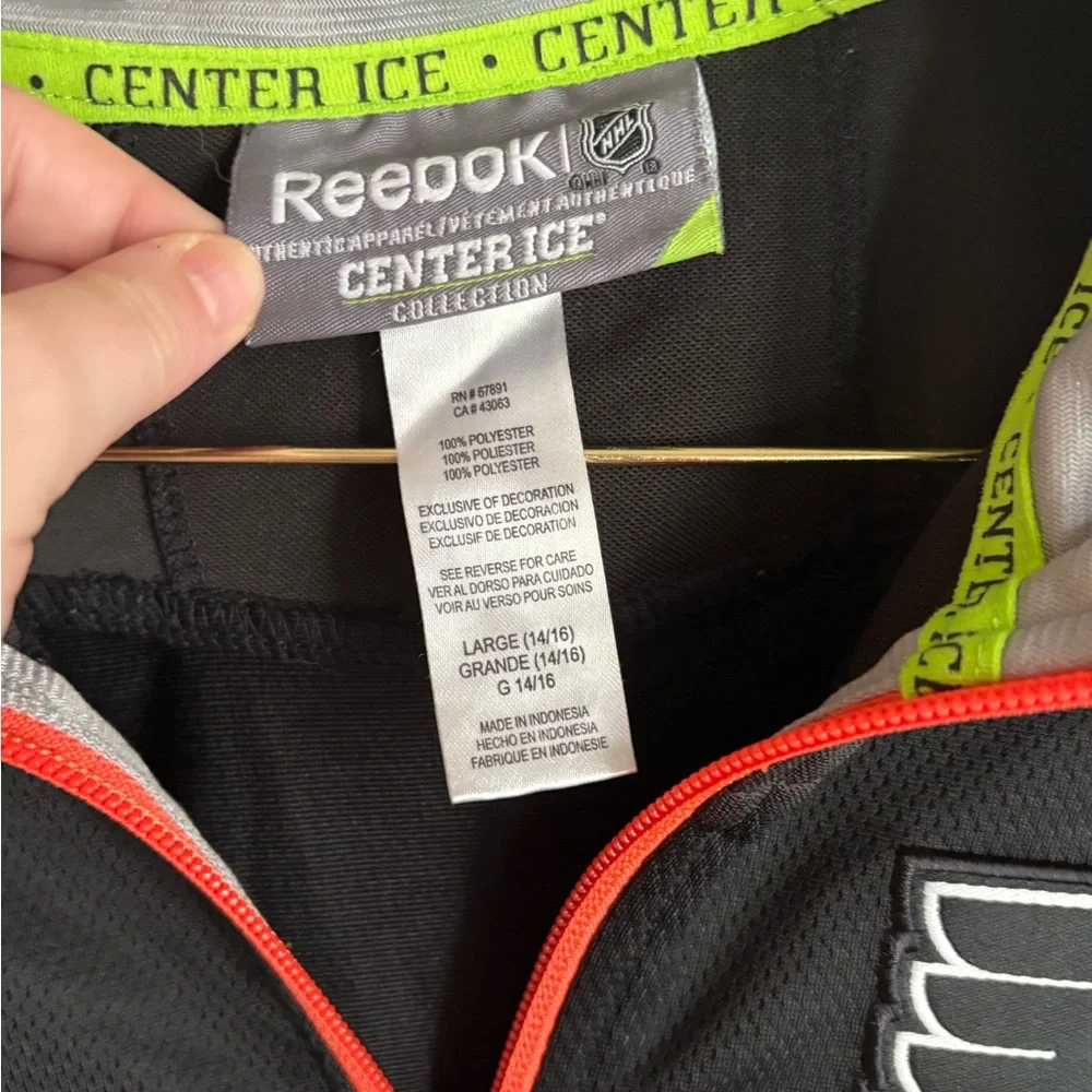 Reebok NHL Center Ice Philadelphia Flyers 1/4 Zip Pullover – (Youth Large)